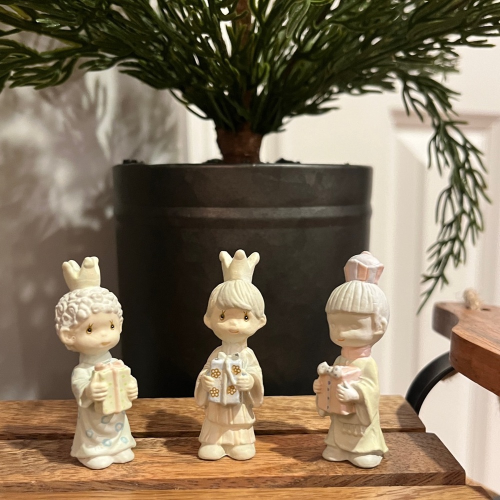 Precious Moments Cream and Pastel Nativity Three Wise Men Figurines